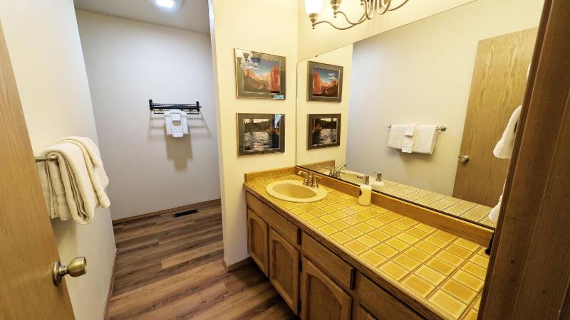 Alpine Hot Tub Retreat with SHARC Access - image 6