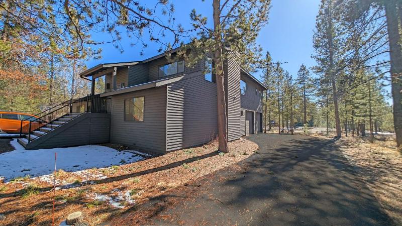 Alpine Hot Tub Retreat with SHARC Access - image 27