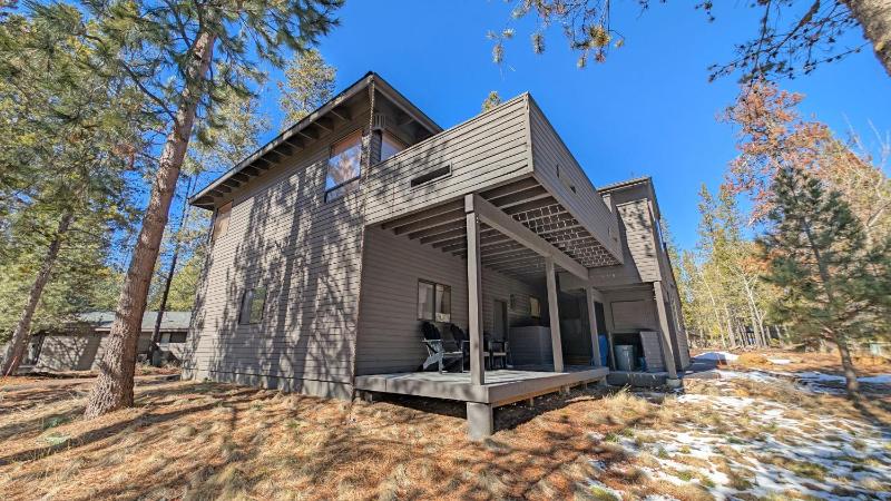 Alpine Hot Tub Retreat with SHARC Access - image 9