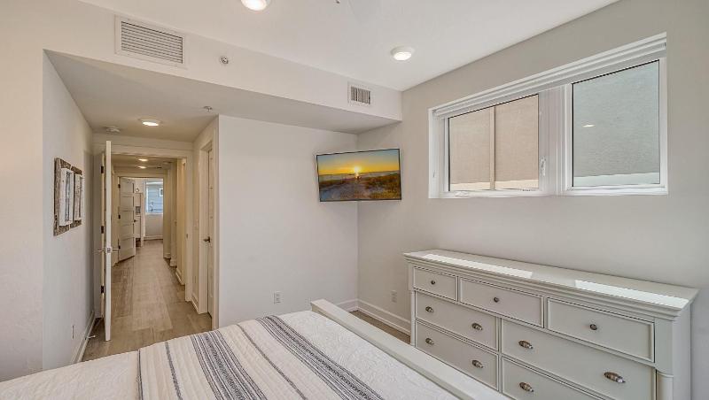 Silver Shore - 657B - image 26