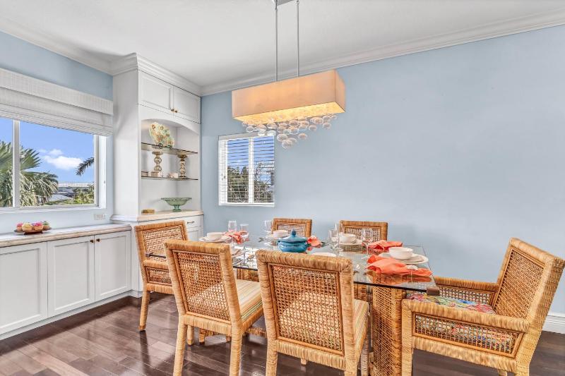 Beachside Haven - 650C - image 37