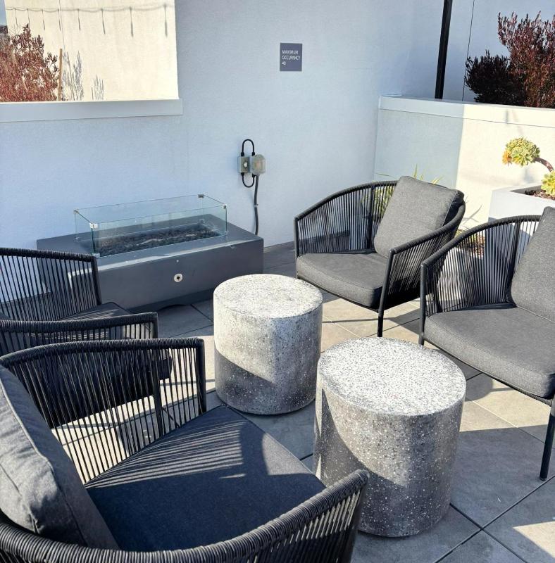 Boutique KTown ENTIRE HOME Stays With Breathtaking Rooftop Views - image 9