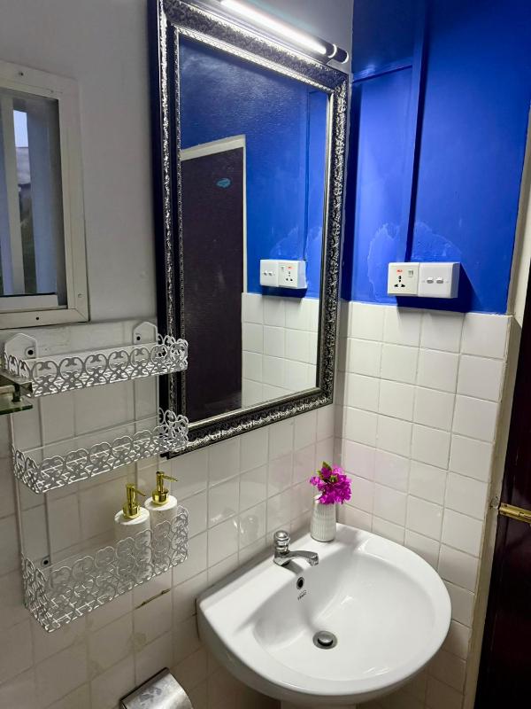The Colony Hotel - image 32