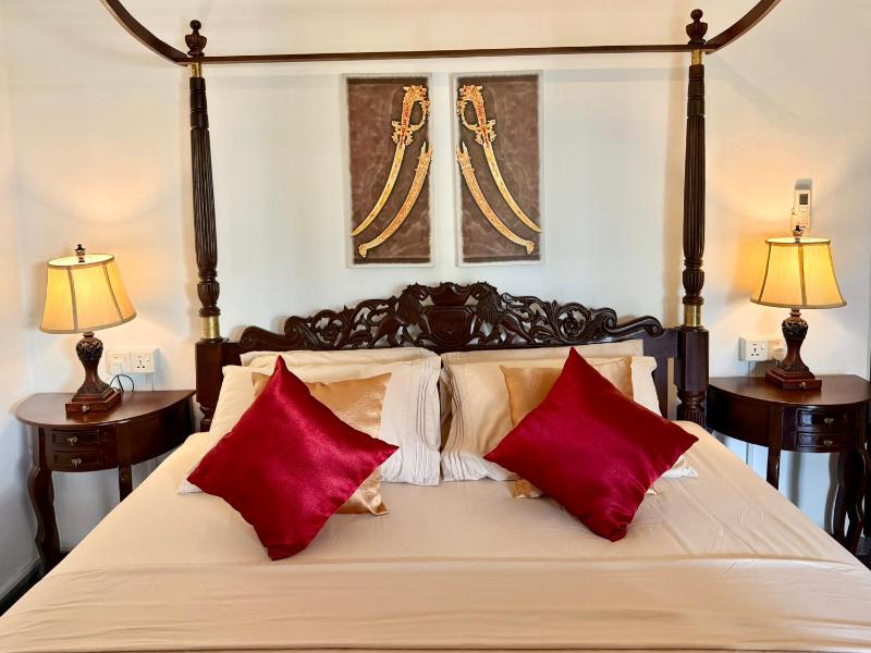 The Colony Hotel - image 12
