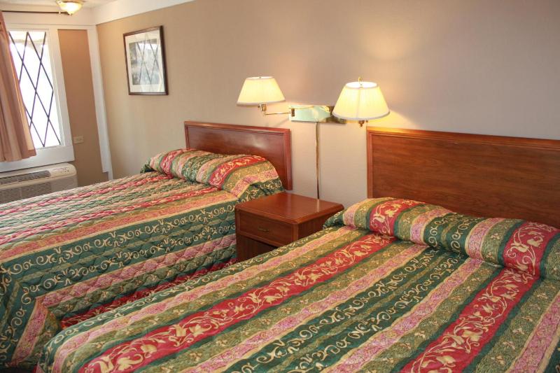 Double Room with Two Double Beds - Non-Smoking image 4