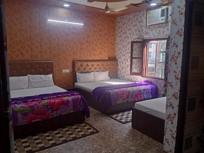 Jindal homestay-Two mints walk from golden temple - image 16