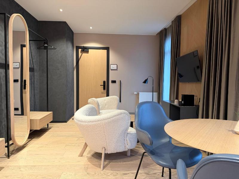 Hotel Lotus - image 14