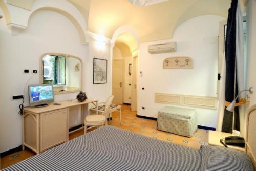 Hotel Bellevue Suite - image 23