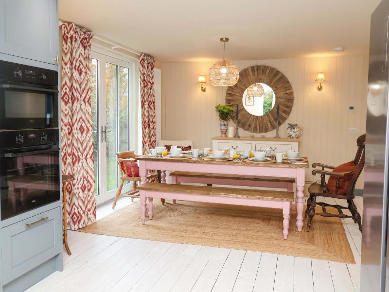 52 Lee Road - image 15