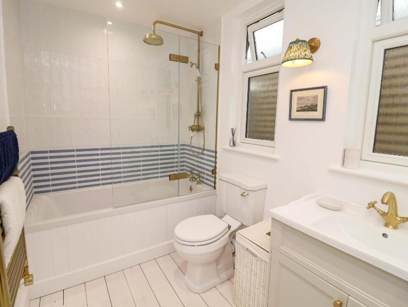 52 Lee Road - image 16
