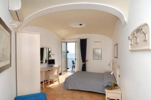 Hotel Bellevue Suite - image 3