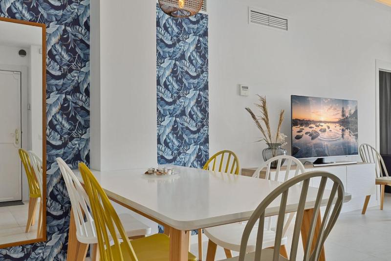 Modern apartment near the beach - image 12