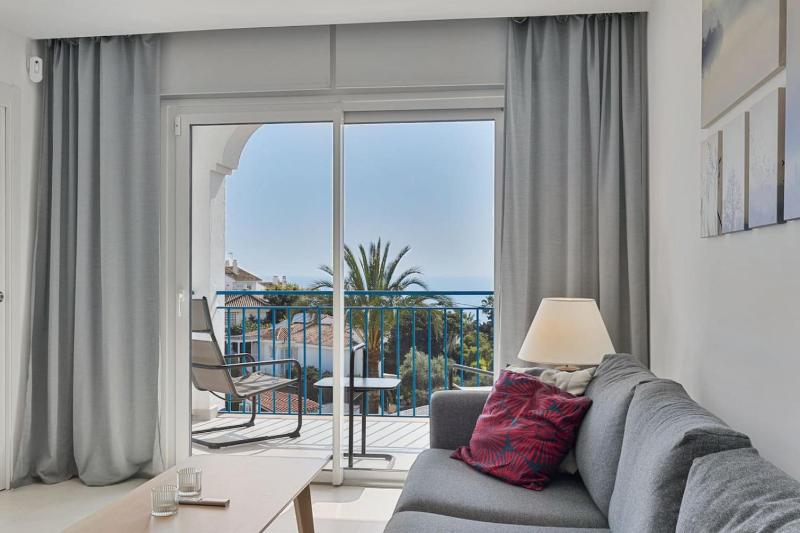 Modern apartment near the beach - image 15
