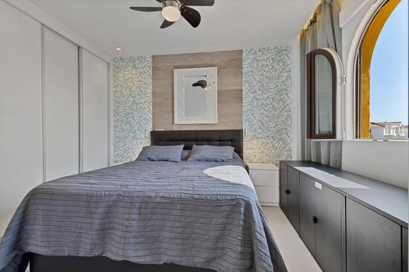 Modern apartment near the beach - image 18