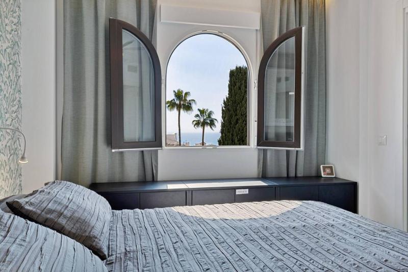 Modern apartment near the beach - image 10
