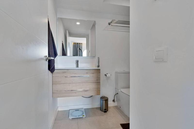 Modern apartment near the beach - image 21