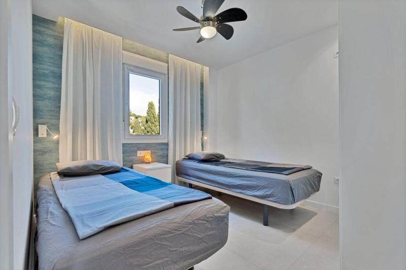 Modern apartment near the beach - image 9