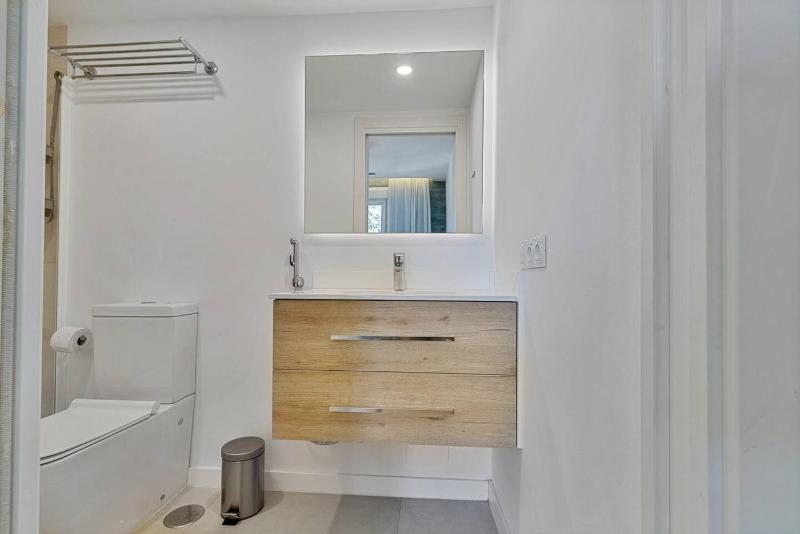 Modern apartment near the beach - image 24
