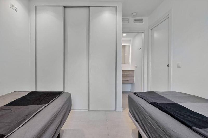 Modern apartment near the beach - image 17