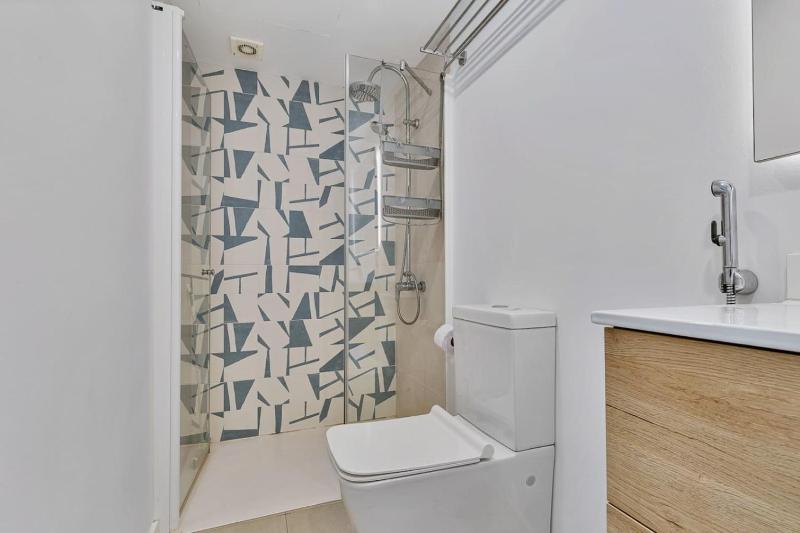 Modern apartment near the beach - image 23