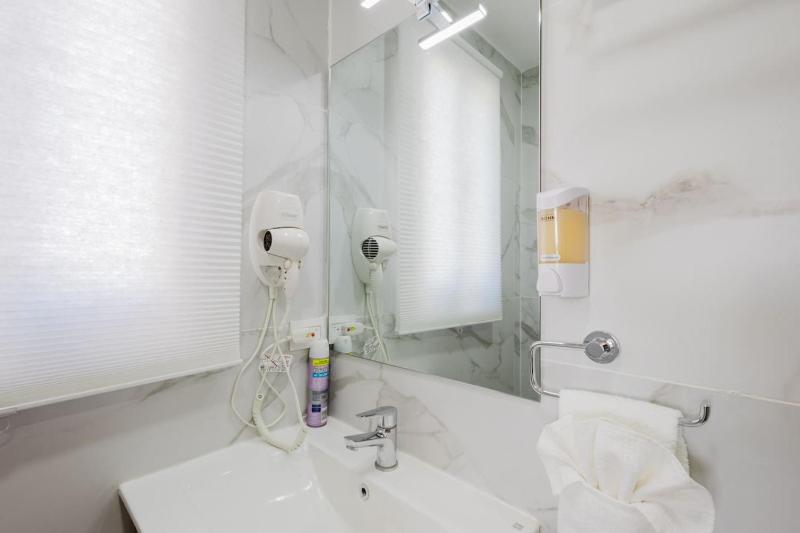 Stylish 2BD Apt in Cocotal - image 42