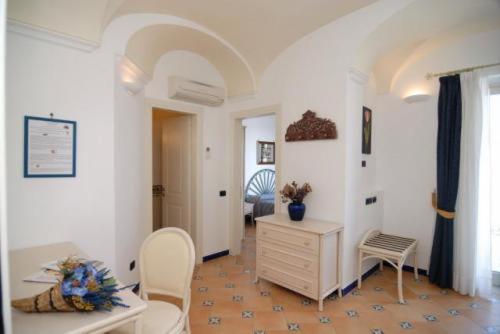 Junior Suite with Sea View (3 Adults) image 4