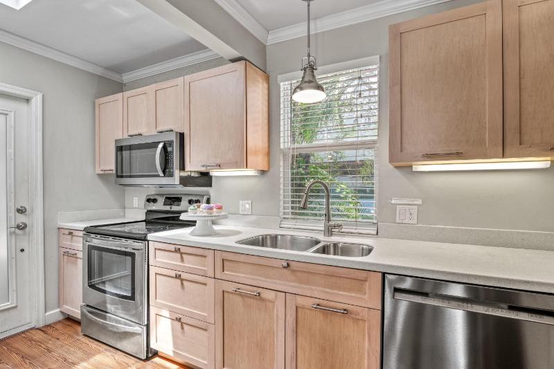 Tropical Retreat - image 18