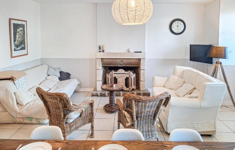 3 Bedroom Cozy Apartment In Carnac - image 19