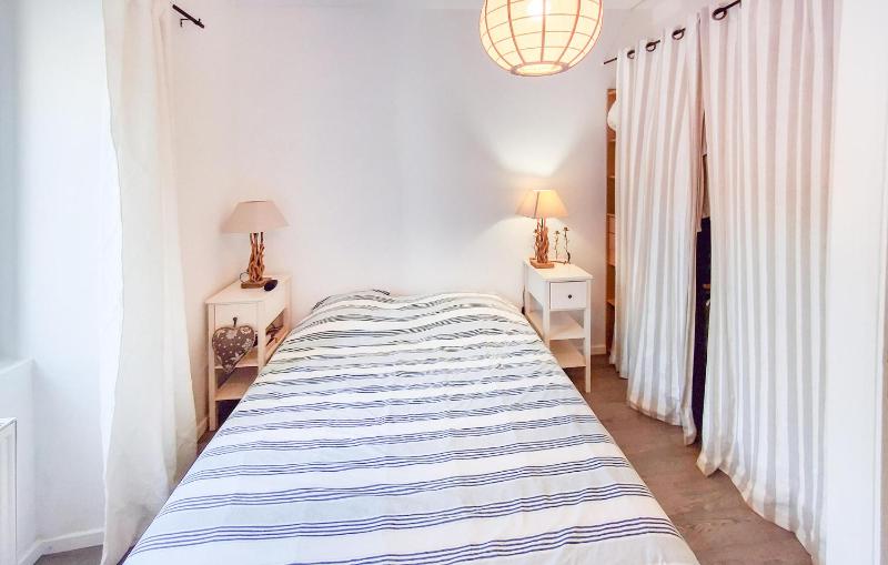 3 Bedroom Cozy Apartment In Carnac - image 8