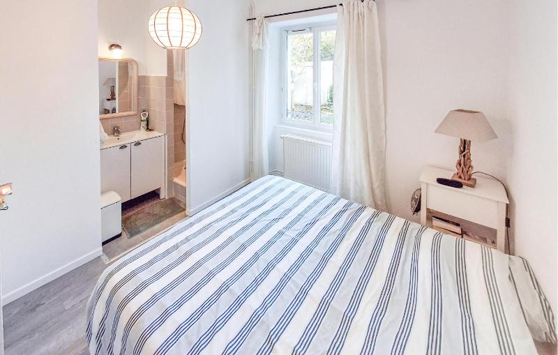 3 Bedroom Cozy Apartment In Carnac - image 14