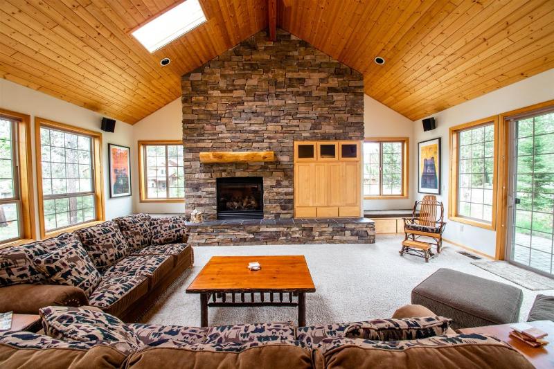 Tokatee Large Home with Hot Tub & Ping Pong - image 1