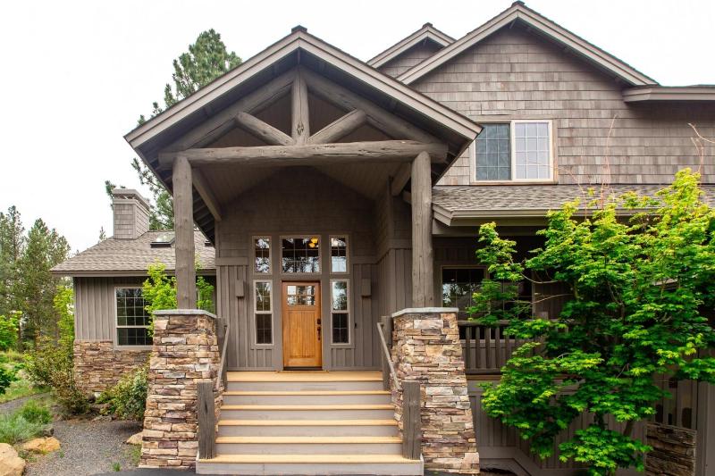 Tokatee Large Home with Hot Tub & Ping Pong - image 9