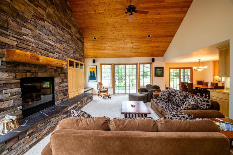 Tokatee Large Home with Hot Tub & Ping Pong - image 21