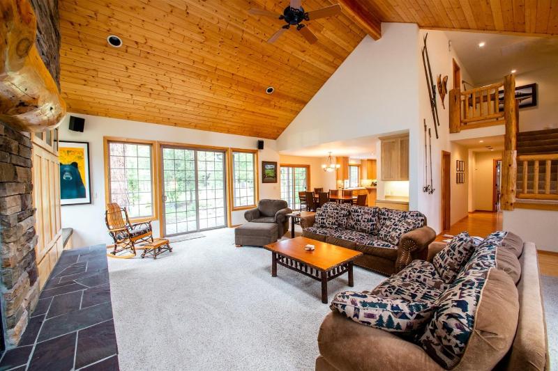 Tokatee Large Home with Hot Tub & Ping Pong - image 18