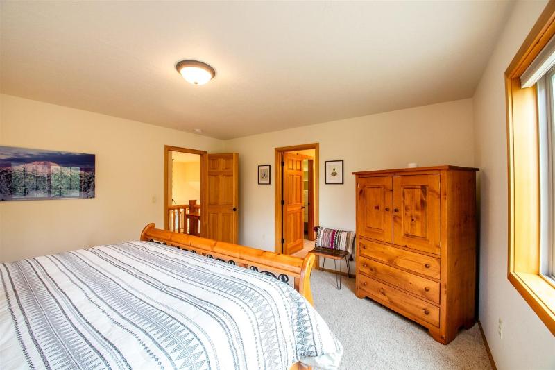 Tokatee Large Home with Hot Tub & Ping Pong - image 49