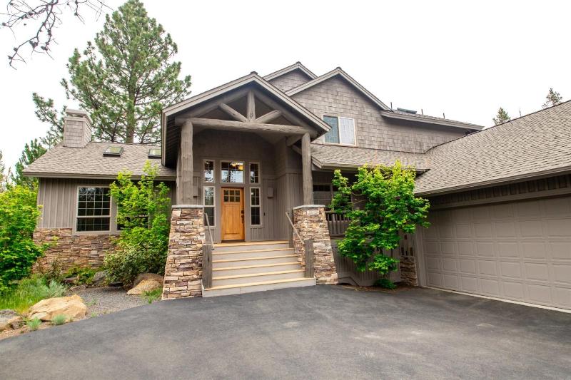 Tokatee Large Home with Hot Tub & Ping Pong - image 12