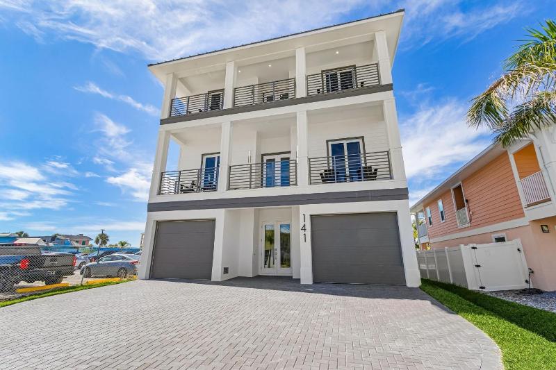 141 Brand New Luxury 6BR 6BA Build with Heated Pool! home - image 6