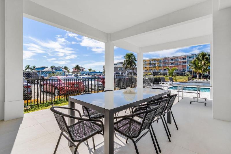 141 Brand New Luxury 6BR 6BA Build with Heated Pool! home - image 9