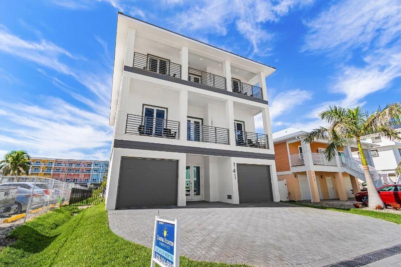 141 Brand New Luxury 6BR 6BA Build with Heated Pool! home - image 38