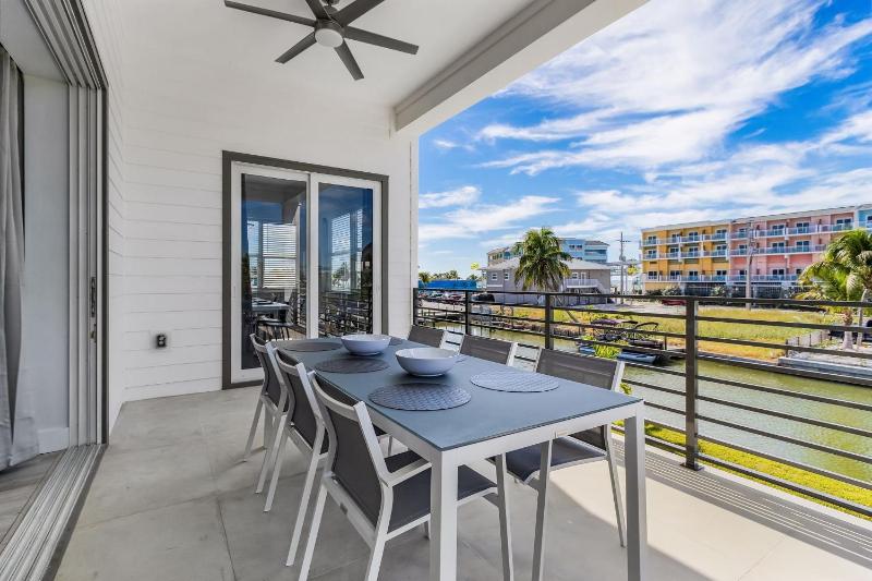 141 Brand New Luxury 6BR 6BA Build with Heated Pool! home - image 18