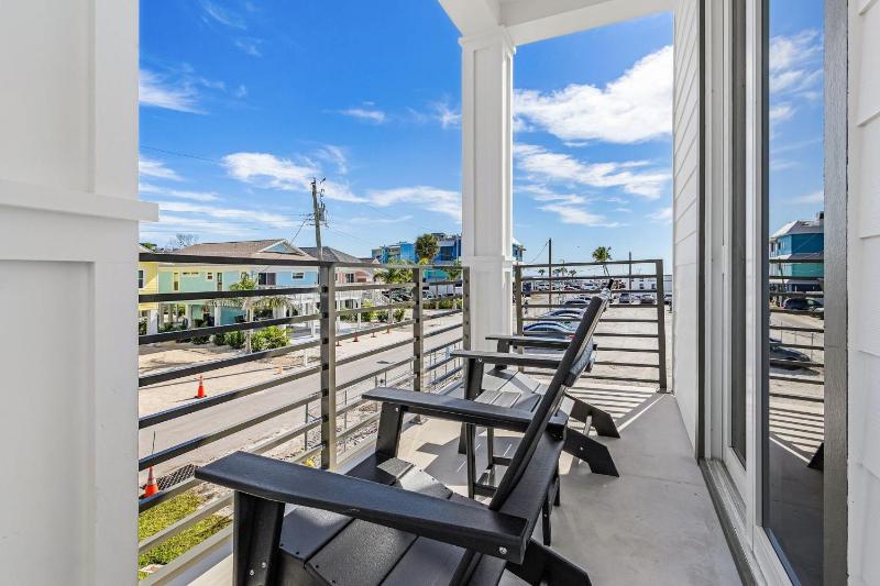 141 Brand New Luxury 6BR 6BA Build with Heated Pool! home - image 24