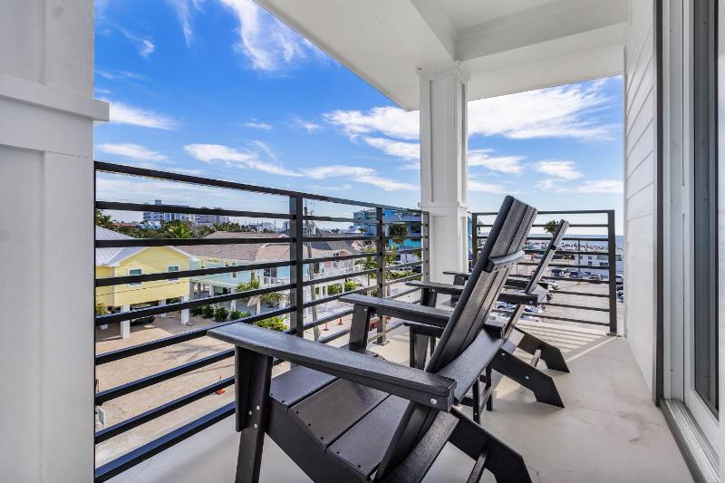 141 Brand New Luxury 6BR 6BA Build with Heated Pool! home - image 4
