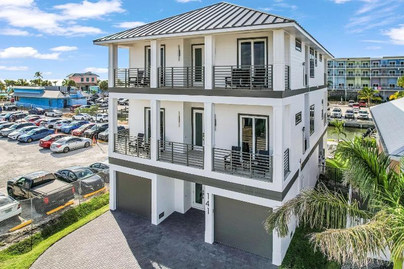 141 Brand New Luxury 6BR 6BA Build with Heated Pool! home - image 7