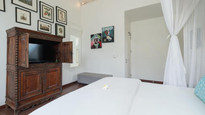 Villa Merta Sari 10 by Villa Finder - image 19