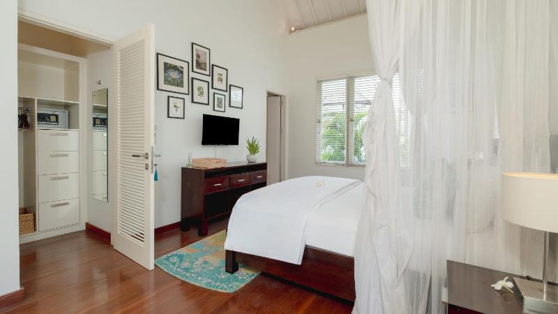 Villa Merta Sari 10 by Villa Finder - image 21