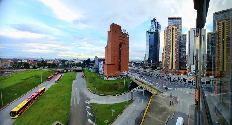 Premium Bed Ι Complete Work Station Ι Comfortable Executive Suite Ι Tequendama - Centro Internacional - Downtown - image 3