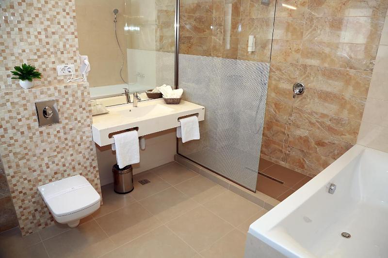 Deluxe Double Room with Terrace image 4