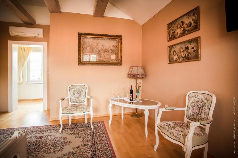 Deluxe Double Room image 4