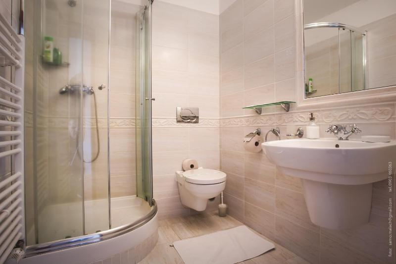 Deluxe Double Room image 3