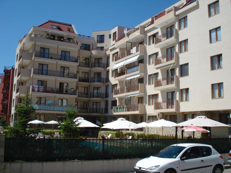Summer Breeze Apartments - image 1